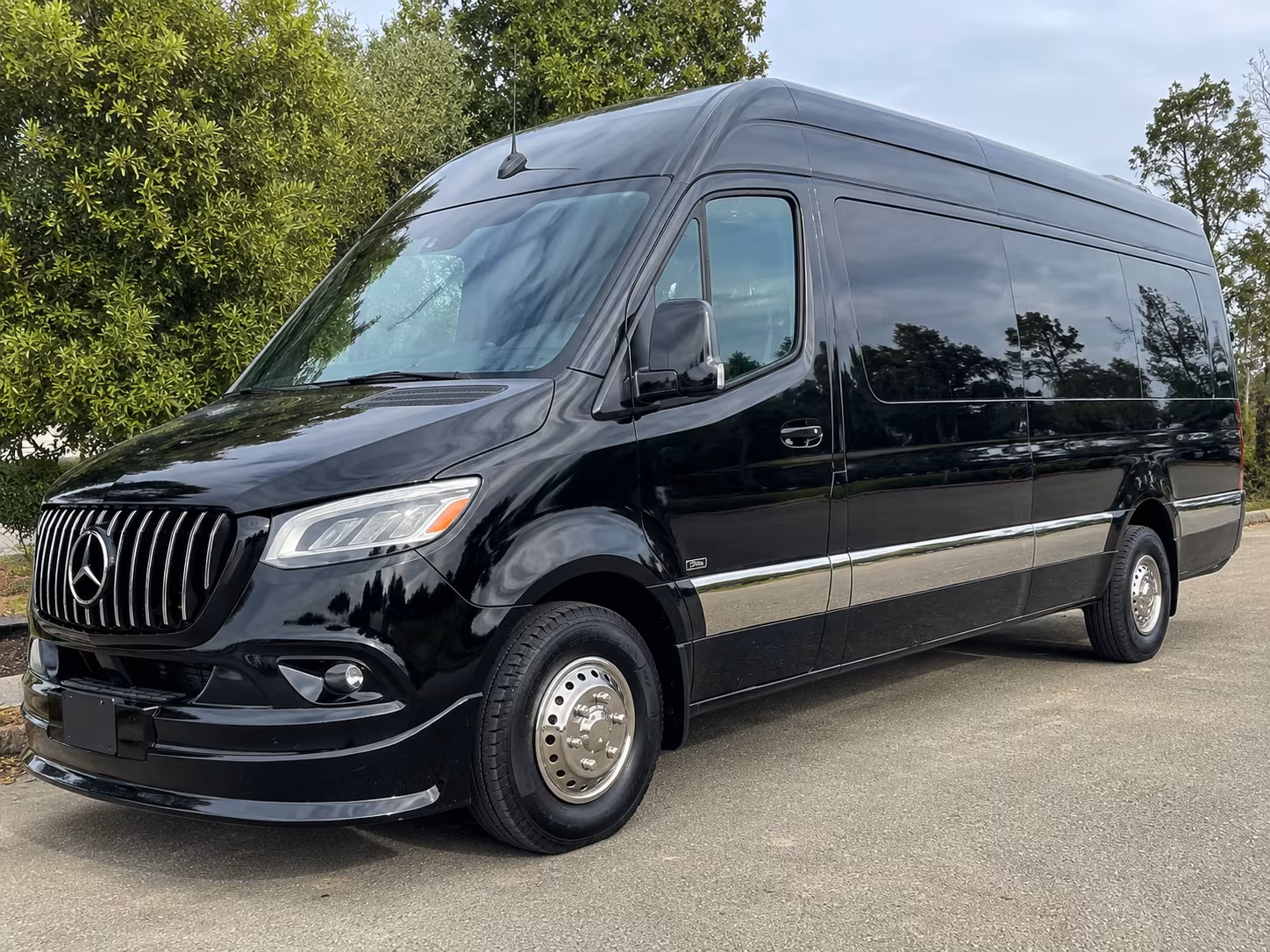 Thousand Oaks Airport Shuttle & Transportation party bus exterior