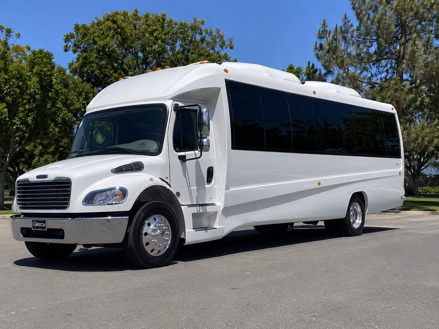 Thousand Oaks Birthday, Sweet 16, & Quinceañera Transportation onboard seating